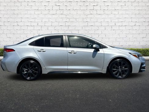 Used 2024 Toyota Corolla SE FWD image 3