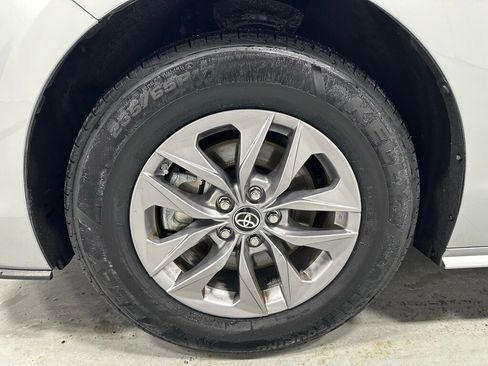 Used 2025 Toyota Sienna XLE image 69