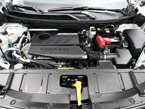 Certified 2025 Nissan Rogue Platinum w/ Platinum Premium Package FWD image 17