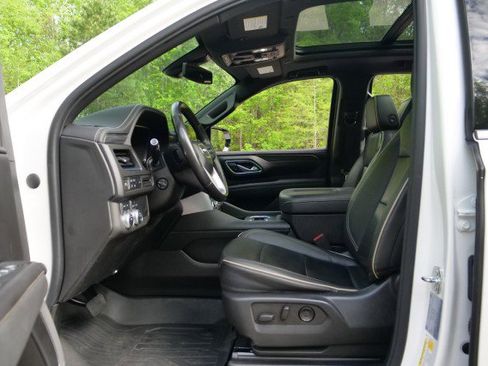 Used 2022 GMC Yukon SLT w/ SLT Premium Package image 23