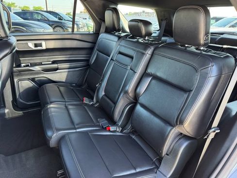 Used 2020 Ford Explorer XLT w/ Equipment Group 202A AWD/4WD image 16