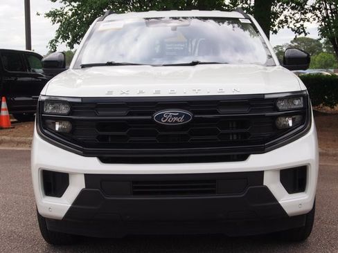 Certified 2025 Ford Expedition Active RWD image 2