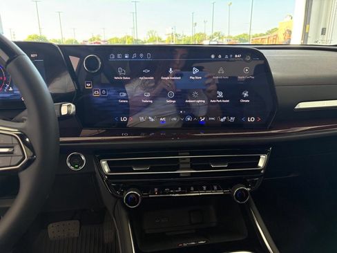 New 2027 Chevrolet Traverse RS w/ LPO, Floor Liner Package FWD image 8