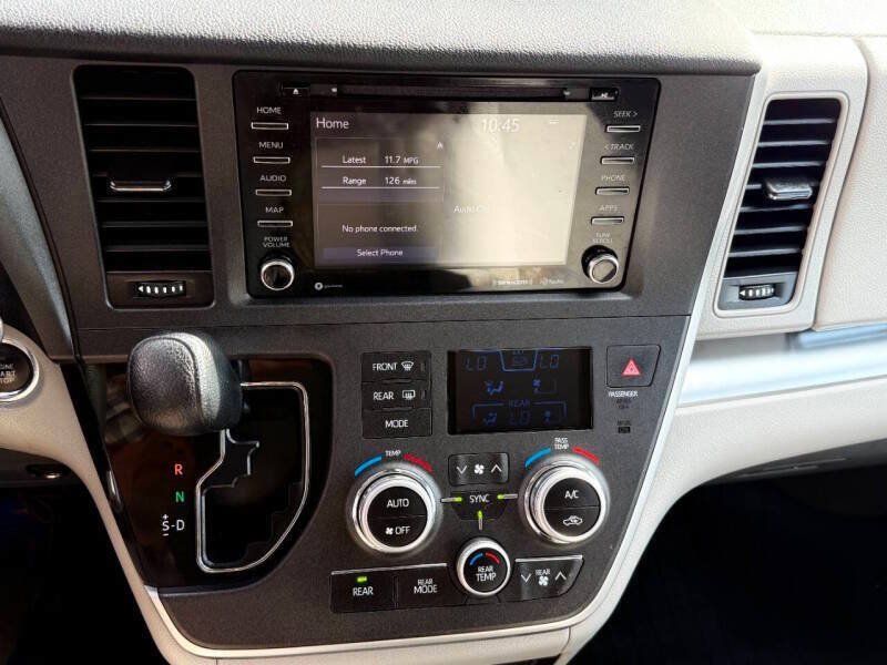 Used 2018 Toyota Sienna LE FWD image 19