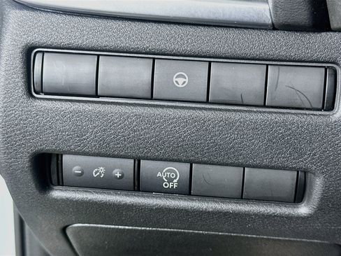 Used 2023 Nissan Rogue SV AWD/4WD image 17