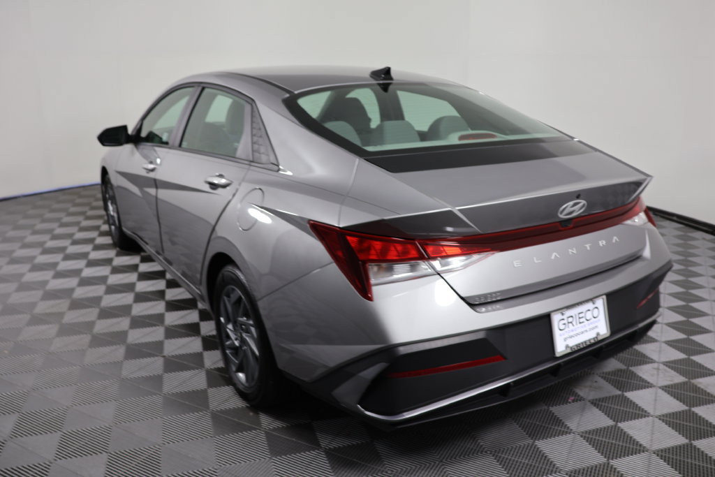 Certified 2024 Hyundai Elantra SEL FWD image 6