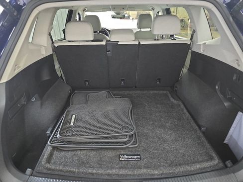 Used 2022 Volkswagen Tiguan SE AWD/4WD image 11