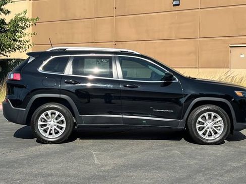 Used 2019 Jeep Cherokee Latitude w/ Popular Appearance Group AWD/4WD image 3