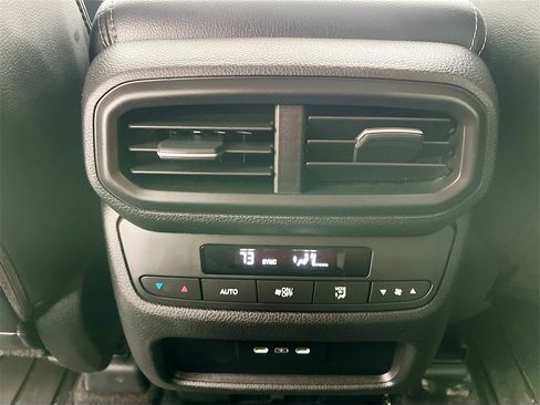 Used 2025 Honda Pilot Touring image 27