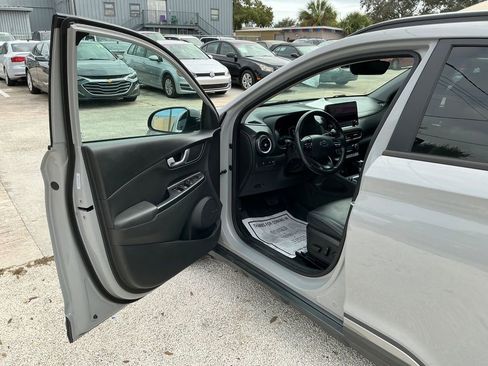 Used 2022 Hyundai Kona Limited image 9