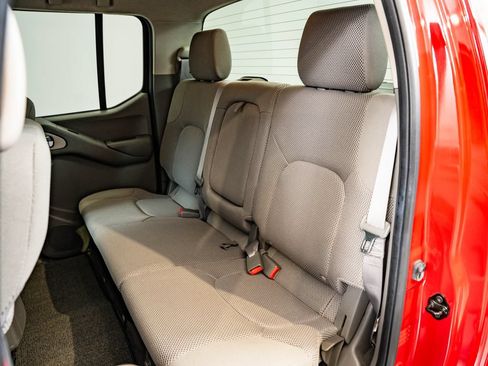 Used 2007 Nissan Frontier SE w/ SE Value Truck Pkg AWD/4WD image 40