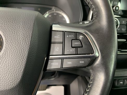 Used 2020 Toyota Highlander LE AWD/4WD image 18