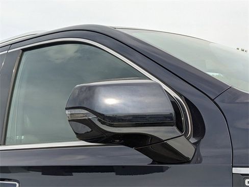 Used 2024 GMC Yukon XL Denali image 12