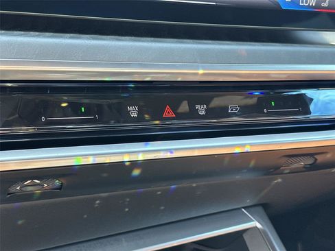Used 2025 BMW i7 eDrive50 w/ Premium Package RWD image 35