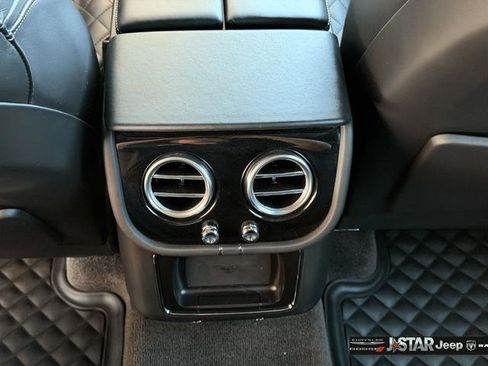 Used 2020 Bentley Bentayga AWD/4WD image 28