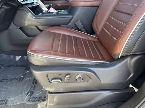 Used 2024 GMC Sierra 2500 Denali Ultimate image 11