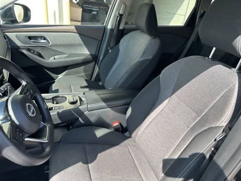 Used 2023 Nissan Rogue SV image 4