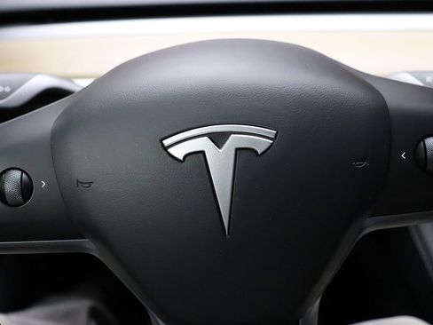Used 2022 Tesla Model 3 Standard Range image 52