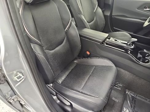 Used 2024 Toyota Prius XLE FWD image 34