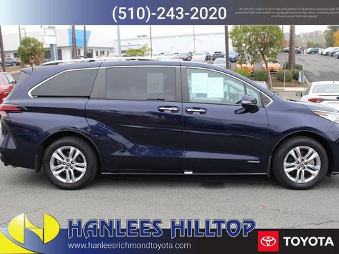 Used 2021 Toyota Sienna Limited image 6