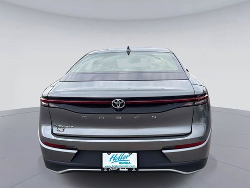 Used 2024 Toyota Crown AWD/4WD image 5