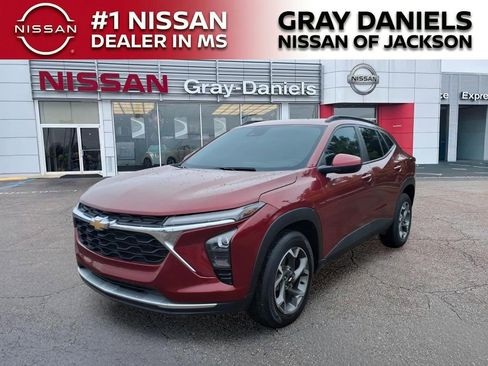 Used 2024 Chevrolet Trax LT w/ Driver Confidence Package FWD image 3