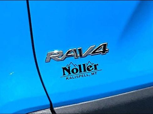 Used 2021 Toyota RAV4 LE w/ Carpet Mat Package (TMS) AWD/4WD image 8