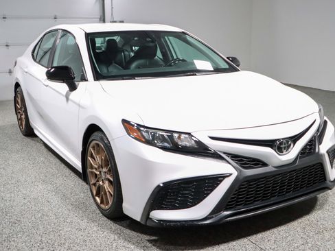 Used 2023 Toyota Camry SE w/ Convenience Package FWD image 5