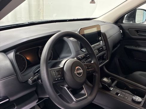 Used 2024 Nissan Pathfinder S image 10
