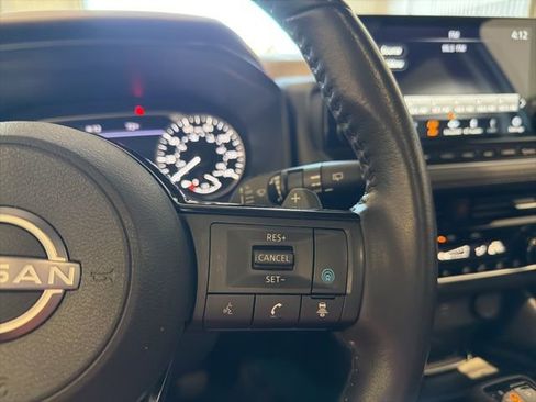 Used 2023 Nissan Rogue SL w/ SL Premium Package image 25