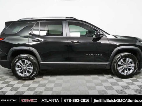 Used 2025 Chevrolet Equinox LT w/ Convenience Package II FWD image 2