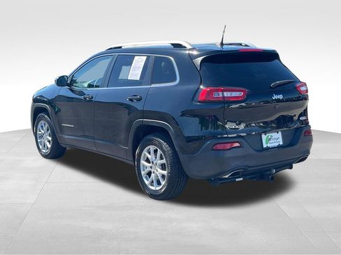 Used 2018 Jeep Cherokee Latitude Plus AWD/4WD image 5