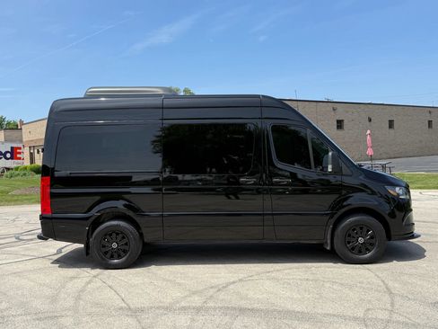 Used 2019 Mercedes-Benz Sprinter 2500 w/ Premium Package image 7