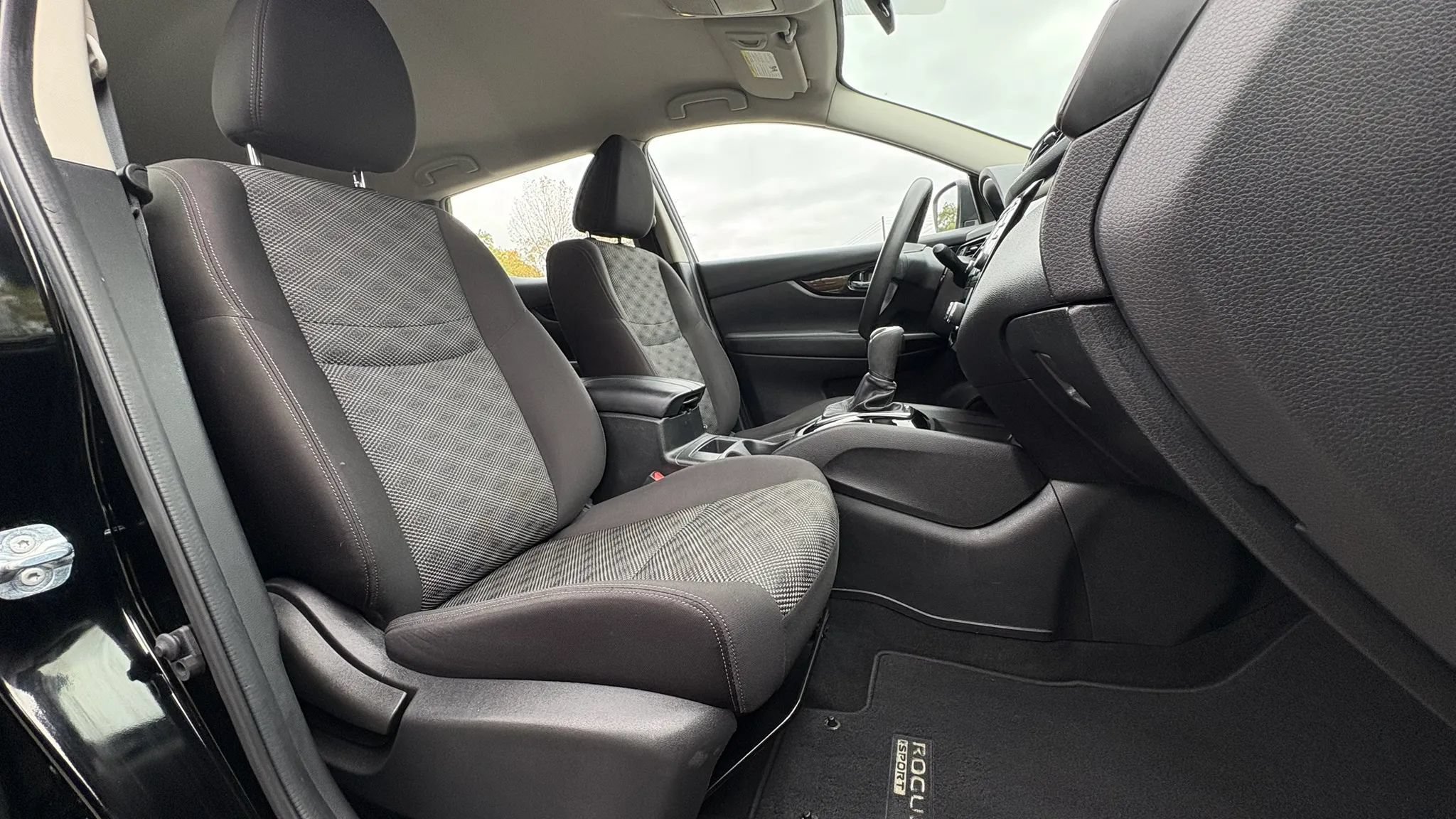 Used 2017 Nissan Rogue Sport SV FWD image 29