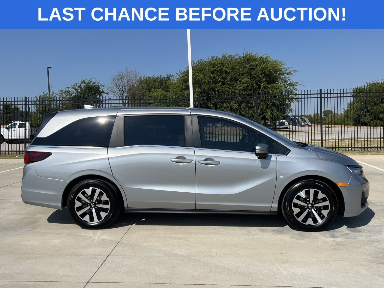 Used 2026 Honda Odyssey EX-L image 3