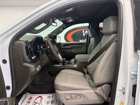 New 2026 GMC Sierra 1500 SLT image 9