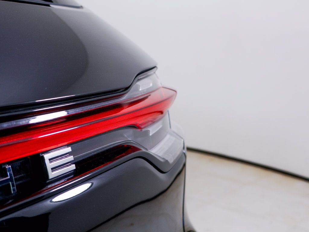Certified 2026 Porsche Macan AWD/4WD image 25