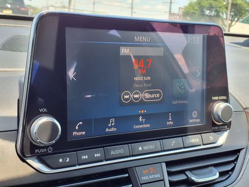 Used 2024 Nissan Altima 2.5 SV FWD image 10
