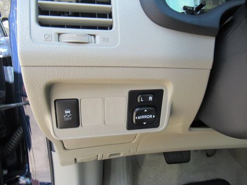 Used 2013 Toyota Corolla LE FWD image 17