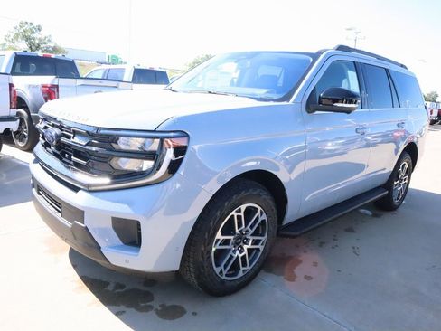 New 2025 Ford Expedition Active image 11