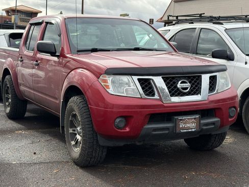 Used 2012 Nissan Frontier SV image 2