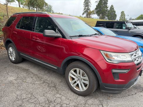 Used 2018 Ford Explorer XLT AWD/4WD image 4