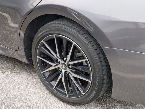 Used 2024 Toyota Camry SE image 5