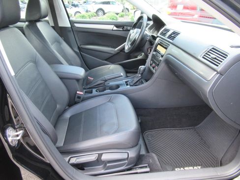 Used 2015 Volkswagen Passat 1.8T Wolfsburg Edition FWD image 9