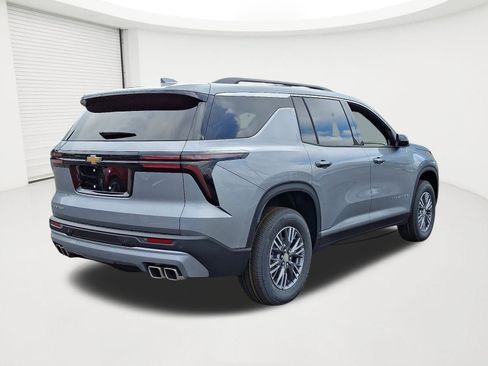 New 2025 Chevrolet Traverse LT image 3