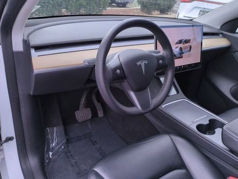 Used 2022 Tesla Model Y Long Range image 13