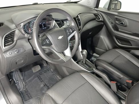 Used 2019 Chevrolet Trax LT w/ LT Convenience Package AWD/4WD image 15
