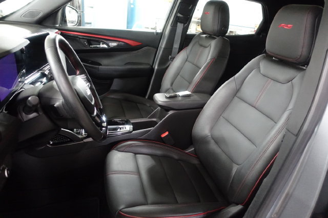 Used 2025 Chevrolet TrailBlazer RS w/ Convenience Package AWD/4WD image 11