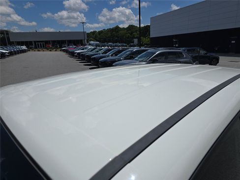 Used 2023 Jeep Renegade Latitude AWD/4WD image 11