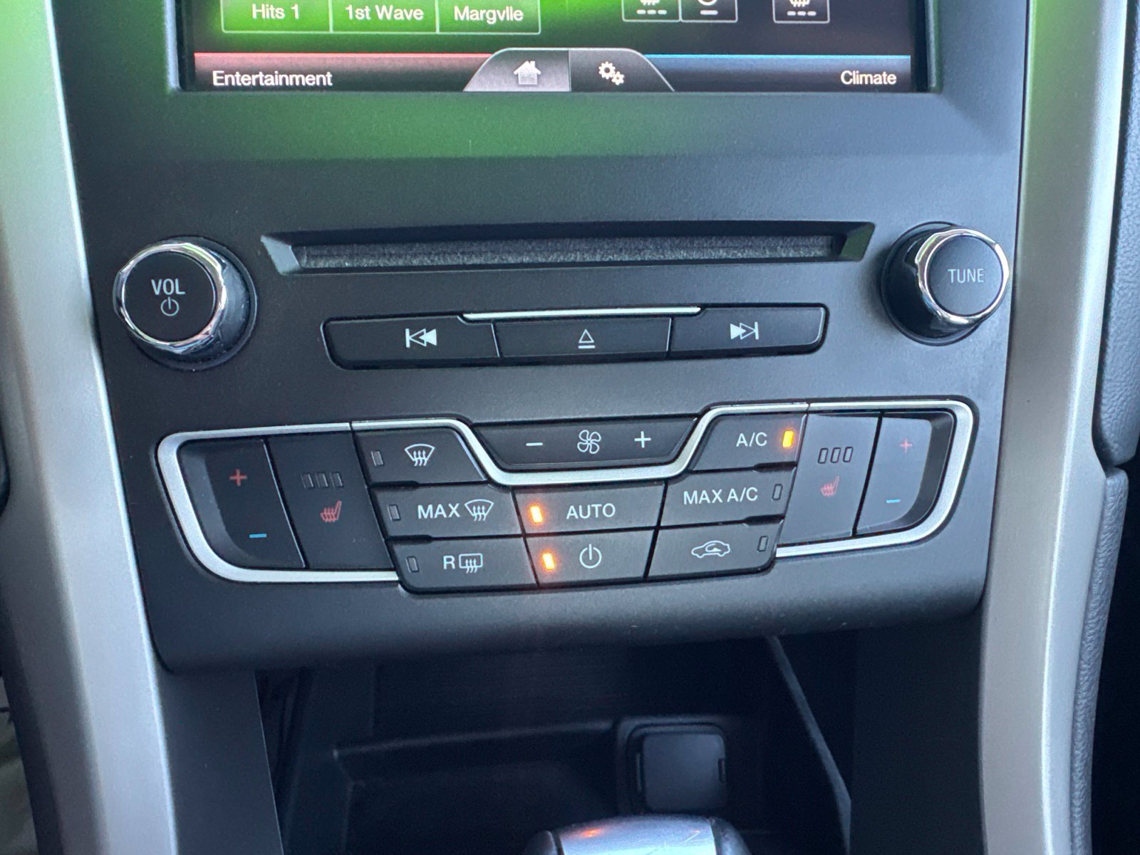 Used 2016 Ford Fusion SE w/ Equipment Group 202A FWD image 29